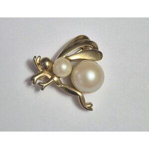 Vintage Trifari Gold Tone Cherub Faux Pearl Brooch